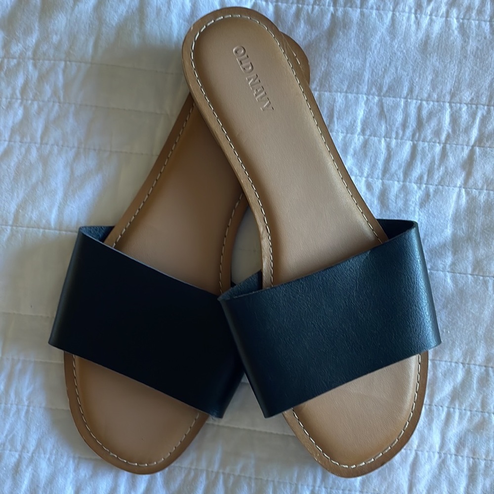 Black Old Navy Slide